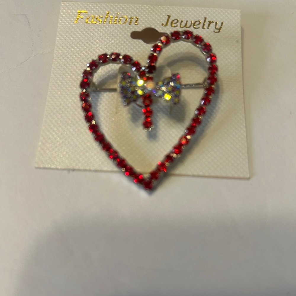Red Heart Crystal Brooch w/ GIFT BOX - Picture 2 of 2